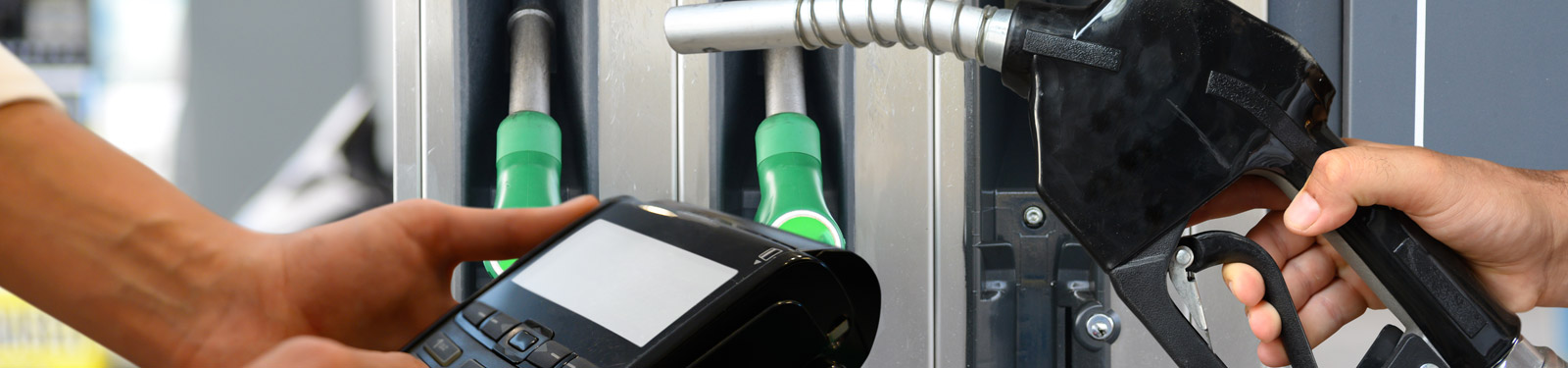 Best business fuel cards and vehicle fuel cards for commercial fleets comparing savings, discounts, and network locations